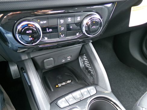 New 2026 Chevrolet TrailBlazer LT w/ Convenience Package FWD image 11