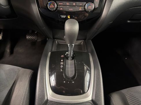 Used 2016 Nissan Rogue SV AWD/4WD image 13