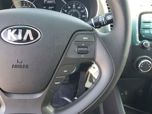 Used 2017 Kia Forte LX image 21
