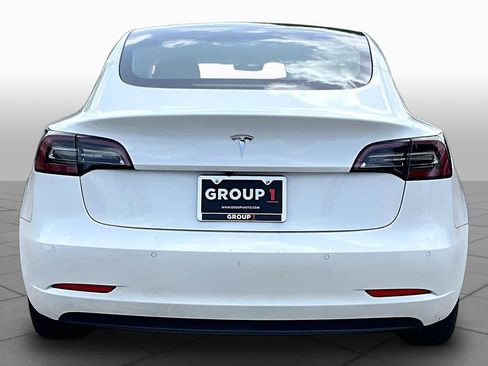 Used 2022 Tesla Model 3 Standard Range RWD image 4
