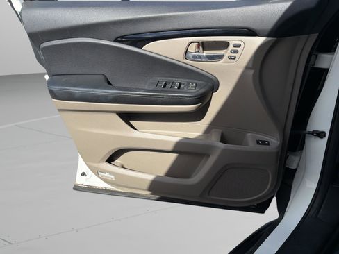 Used 2016 Honda Pilot Touring image 20
