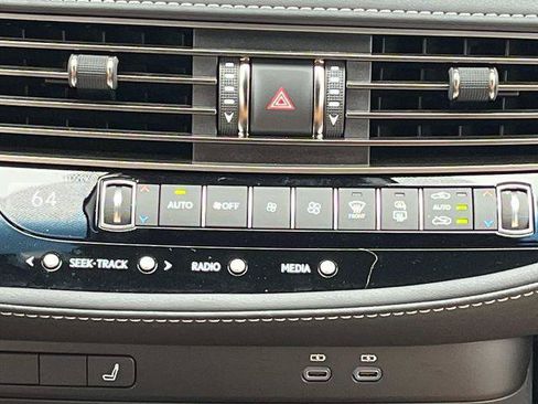 Certified 2023 Lexus LS 500 w/ Accessory Package (Z2) RWD image 16
