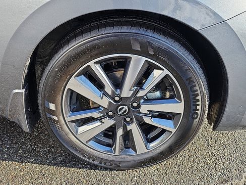 Certified 2025 Nissan Versa SV w/ Trunk Package image 8