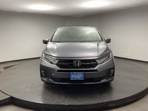 Used 2025 Honda Odyssey Touring image 2