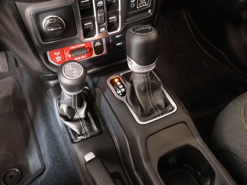 Used 2025 Jeep Gladiator Sport AWD/4WD image 8