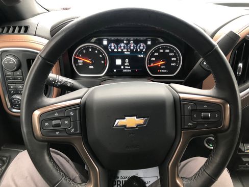 Used 2021 Chevrolet Silverado 1500 High Country w/ Technology Package image 11