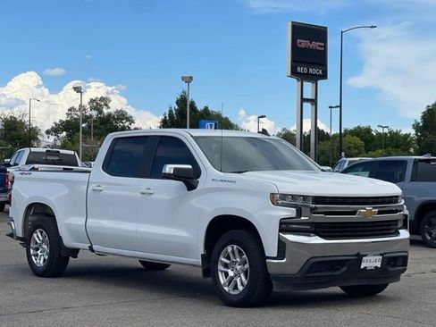 Used 2020 Chevrolet Silverado 1500 LT w/ Convenience Package AWD/4WD image 2