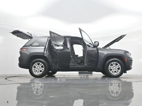 Used 2024 Jeep Grand Cherokee Laredo RWD image 44