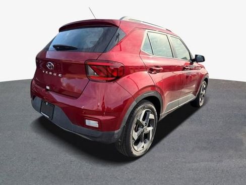 Used 2024 Hyundai Venue SEL FWD image 3