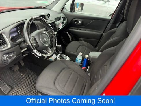 Used 2022 Jeep Renegade Latitude AWD/4WD image 3