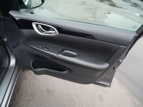 Used 2019 Nissan Sentra SV FWD image 30