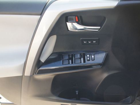 Used 2018 Toyota RAV4 Limited image 28