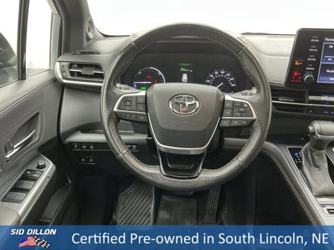Used 2022 Toyota Sienna XLE Woodland Edition image 21