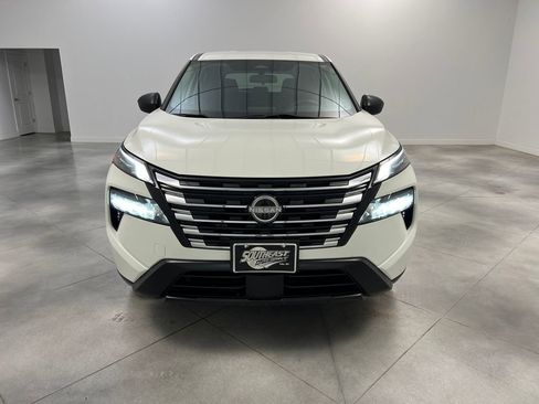 Used 2024 Nissan Rogue S FWD image 2