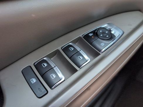 Used 2025 Kia Carnival FWD image 20