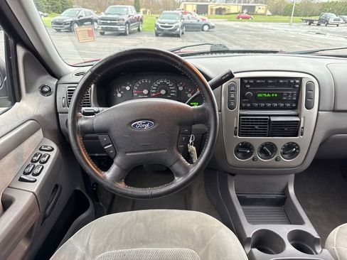 Used 2004 Ford Explorer XLT image 9
