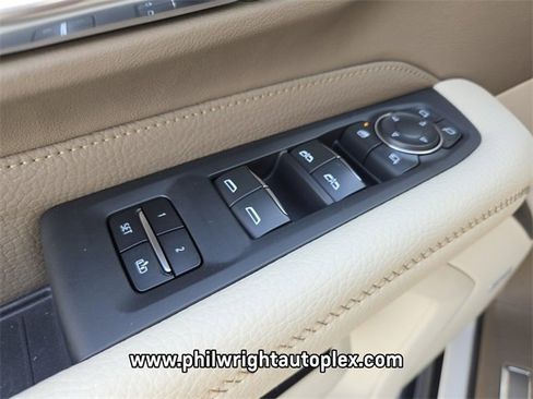 Used 2021 GMC Yukon Denali w/ Denali Premium Package image 34