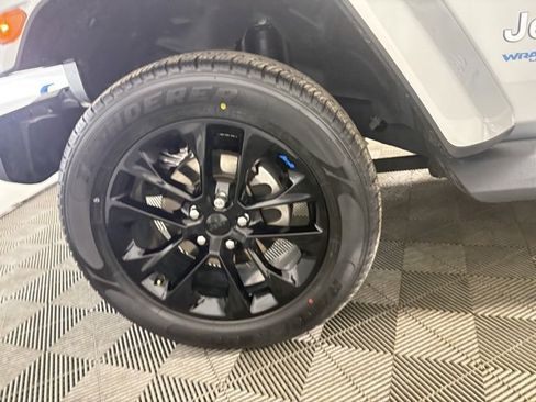 Used 2022 Jeep Wrangler Unlimited Sahara w/ Cold Weather Group image 25