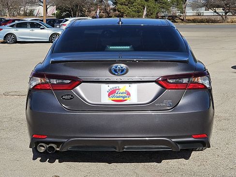 Used 2023 Toyota Camry SE image 9