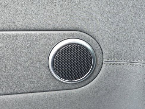 Used 2005 Chrysler Crossfire Limited image 18