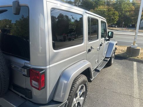 Used 2016 Jeep Wrangler Unlimited Sahara image 4