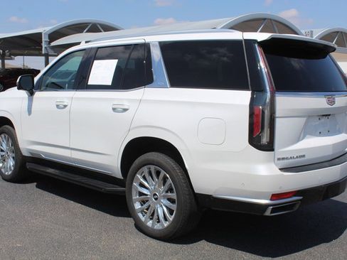 Used 2024 Cadillac Escalade Premium Luxury image 9