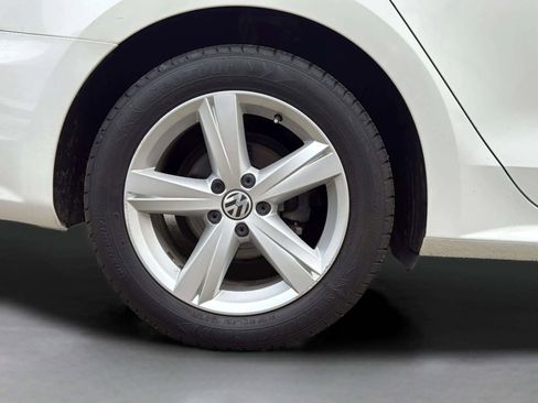 Used 2013 Volkswagen Passat TDI SE image 38