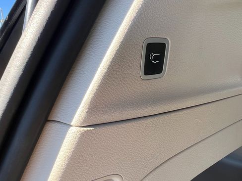 Certified 2024 Chrysler Pacifica Touring-L image 20