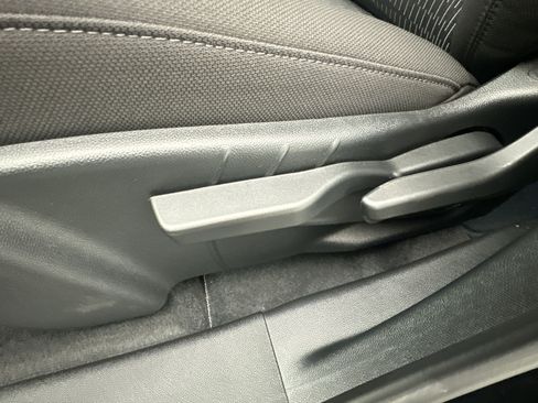 New 2026 Chevrolet Equinox LT AWD/4WD image 13