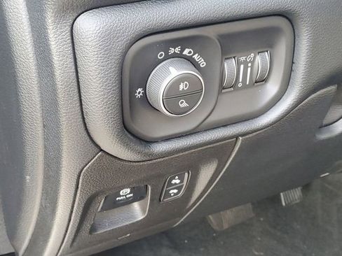 Used 2022 RAM 1500 Laramie w/ Sport Appearance Package image 9