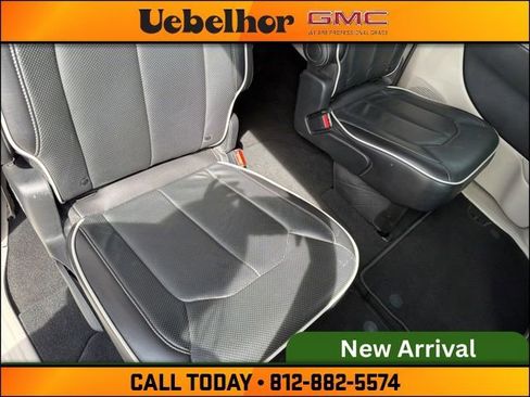 Used 2024 Chrysler Pacifica Limited image 6