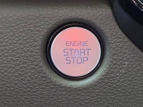 Used 2025 Kia Carnival EX FWD image 22