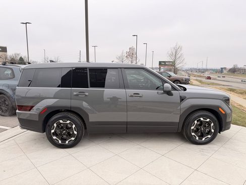 Used 2024 Hyundai Santa Fe SE image 6