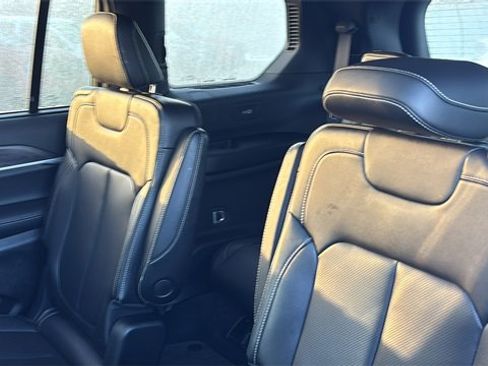 Used 2025 Jeep Grand Cherokee L Limited w/ Luxury Tech Group II image 27