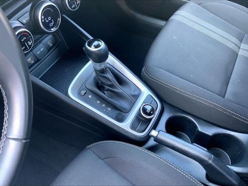 Certified 2025 Hyundai Venue SEL FWD image 16