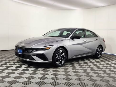 Certified 2025 Hyundai Elantra Sport FWD image 1