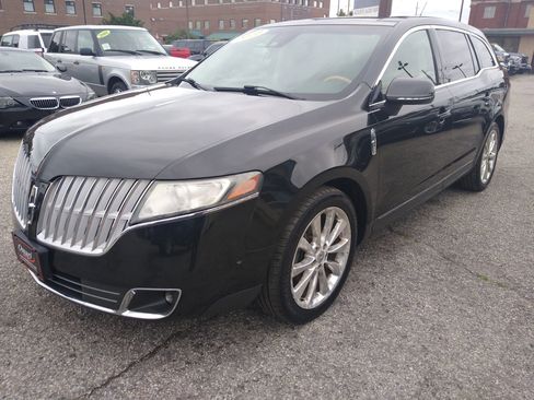Used 2010 Lincoln MKT AWD image 3