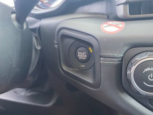 Used 2025 Jeep Wrangler Unlimited Rubicon AWD/4WD image 22