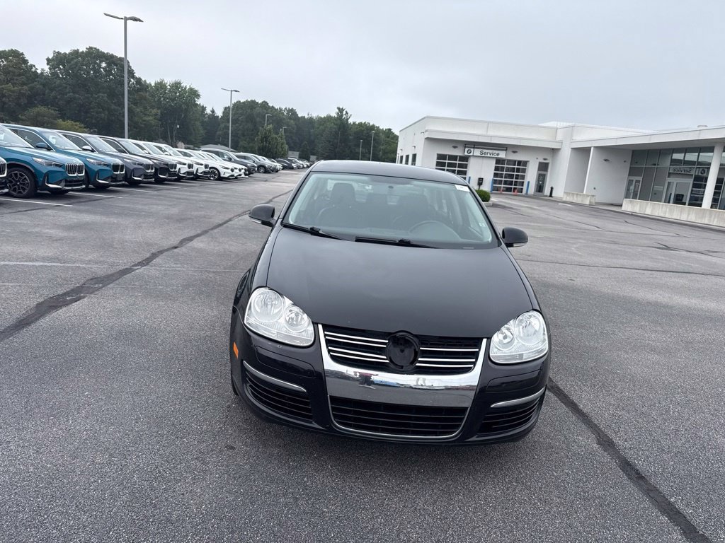 Used 2010 Volkswagen Jetta Limited Edition FWD image 2