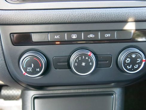 Used 2017 Volkswagen Tiguan Limited w/ Alloy Wheels Package image 26