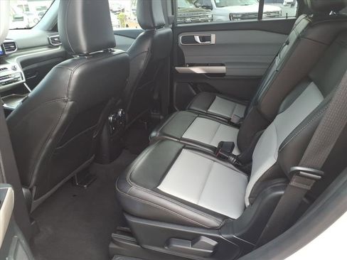 Used 2022 Ford Explorer XLT w/ Equipment Group 202A image 18