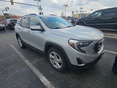 Used 2018 GMC Terrain SLE w/ Driver Convenience Package image 2