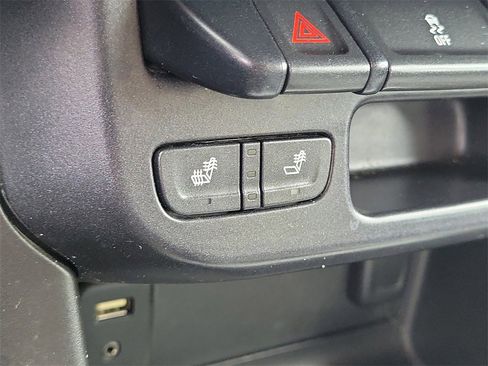 Used 2015 Chevrolet Colorado LT w/ Luxury Package image 10