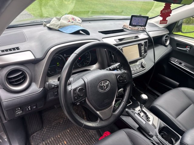 Used 2018 Toyota RAV4 Limited w/ Advanced Technology Package AWD/4WD image 18