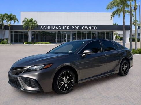 Used 2024 Toyota Camry SE w/ Convenience Package FWD image 3
