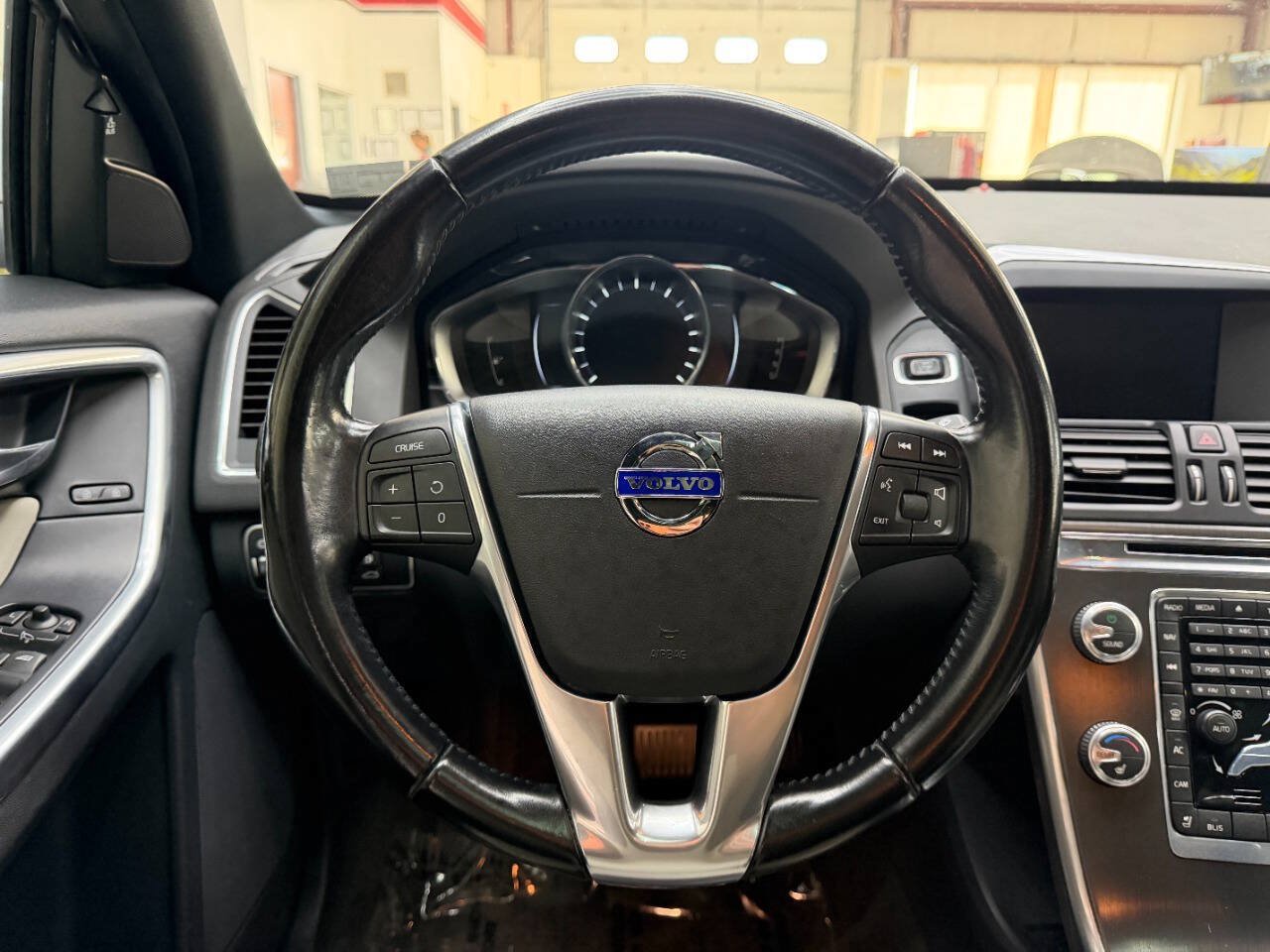 Used 2016 Volvo XC60 T6 AWD/4WD image 22