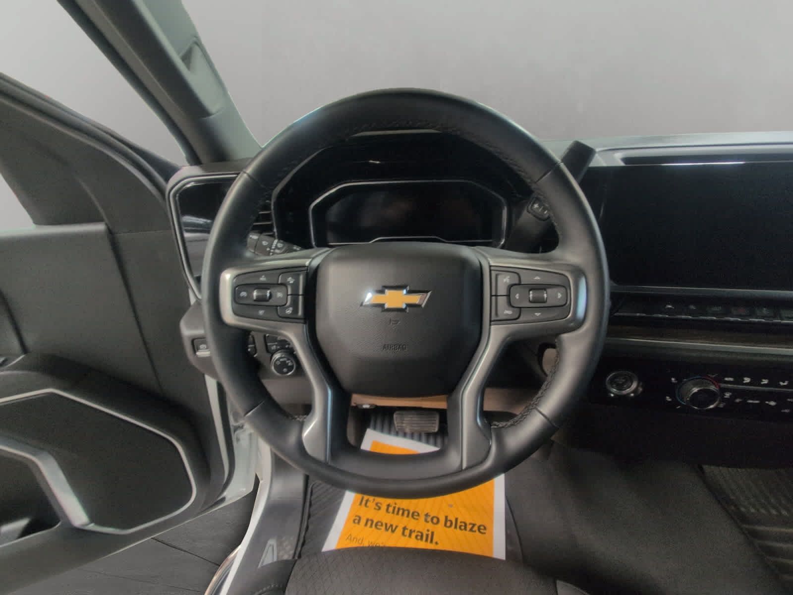 Used 2023 Chevrolet Silverado 1500 LT AWD/4WD image 12