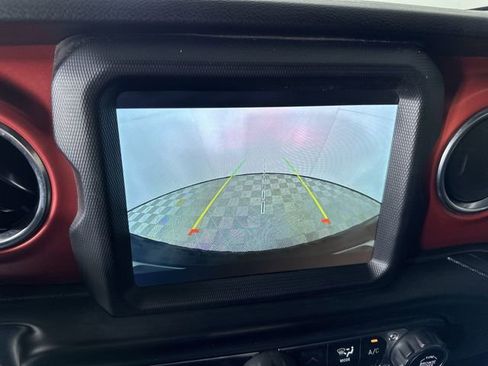 Used 2022 Jeep Wrangler Rubicon w/ LED Lighting Group AWD/4WD image 15