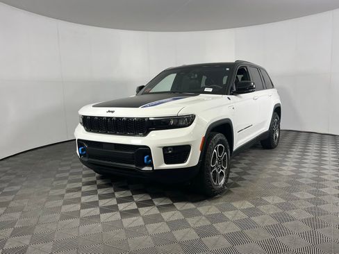 Used 2023 Jeep Grand Cherokee Trailhawk w/ Luxury Tech Group III image 10