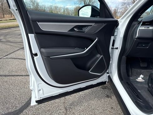 New 2026 Jaguar F-PACE R-Dynamic S image 10